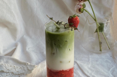 Matcha Latte s Jagodama: Savršen Ljetni Napitak