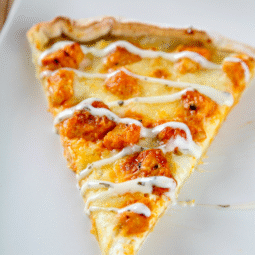 Buffalo Chicken Pizza: Savršen Recept za Zabavu